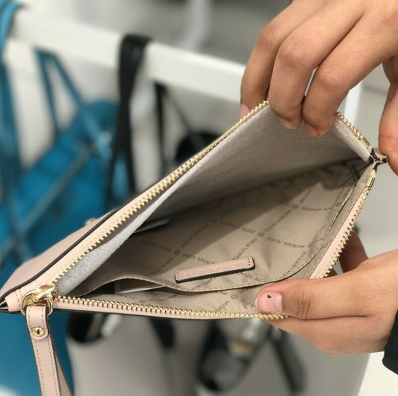 Michael Kors Jet Set XL Zip Clutch Wristlet Ballet - Picture 2 of 3